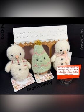 3 PIECE BNWT 2025 CUDDLE + KIND 1 BOUCLE XMAS TREE AND 2 BOUCLE SNOWMEN
